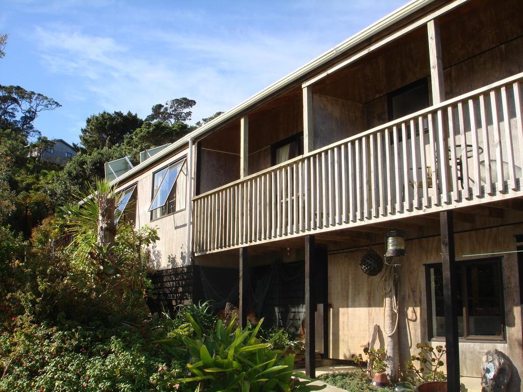 Manuka Lodge Tryphena Exterior foto