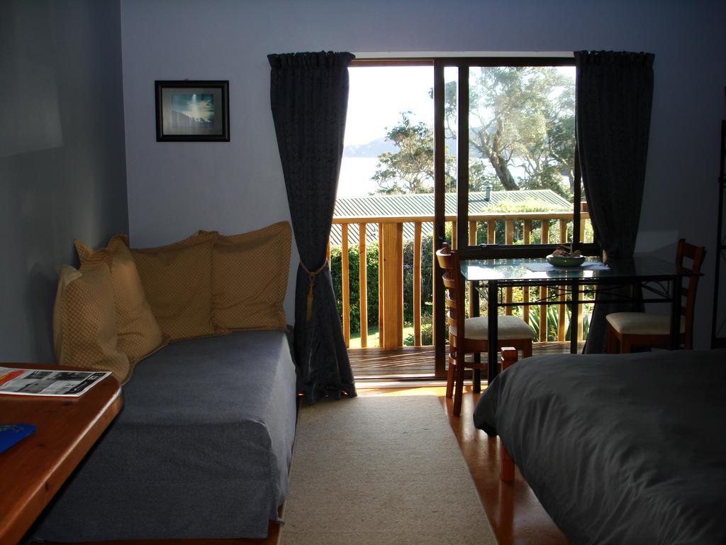 Manuka Lodge Tryphena Exterior foto